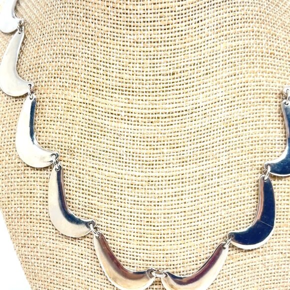 VINTAGE MODERNIST MOON CRESCENT LINK NECKLACE SILVER TONE SCALLOP BIB COLLAR - Picture 6 of 16